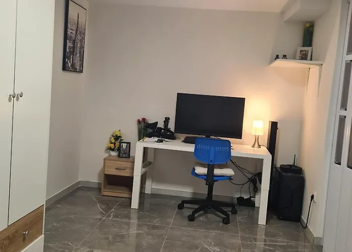 Basement Apartment Ennigerloh